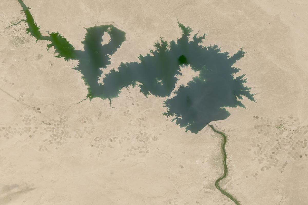 Satellite view of Lake Qadisiyah behind the Haditha Dam on the Euphrates, 24 October 2026